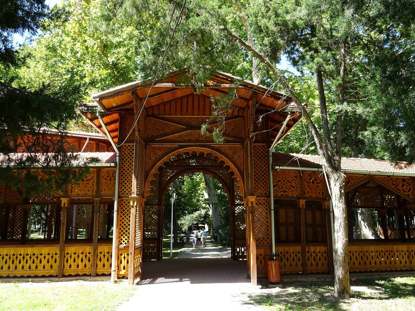 Intrarea în colonadă